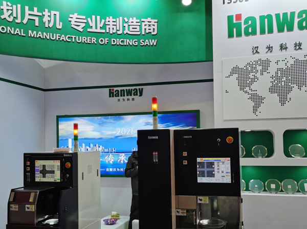轴光栅全闭环控制+数学模型拟合，高精密划片机的精度更高！